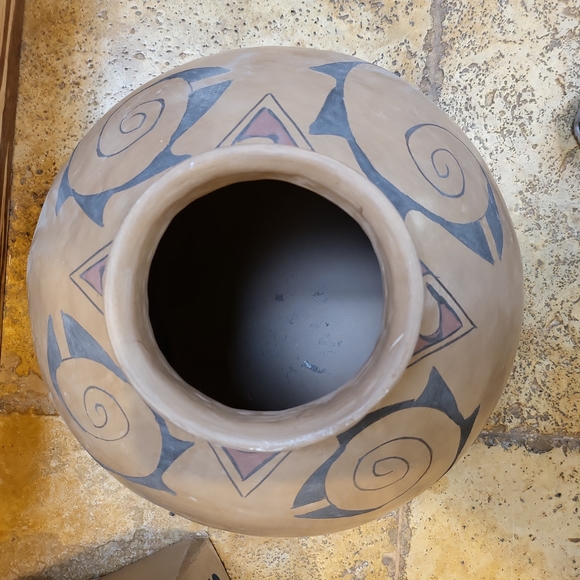 Vintage Southwestern Hand Made / Painted Pueblo Pottery 10"×12.5" - Picture 10 of 10